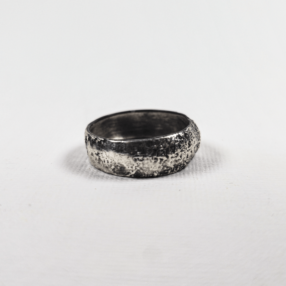 Gibbous Ring